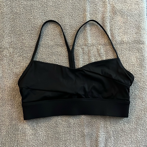 Black Keyhole Sports Bra - Picture 1 of 3